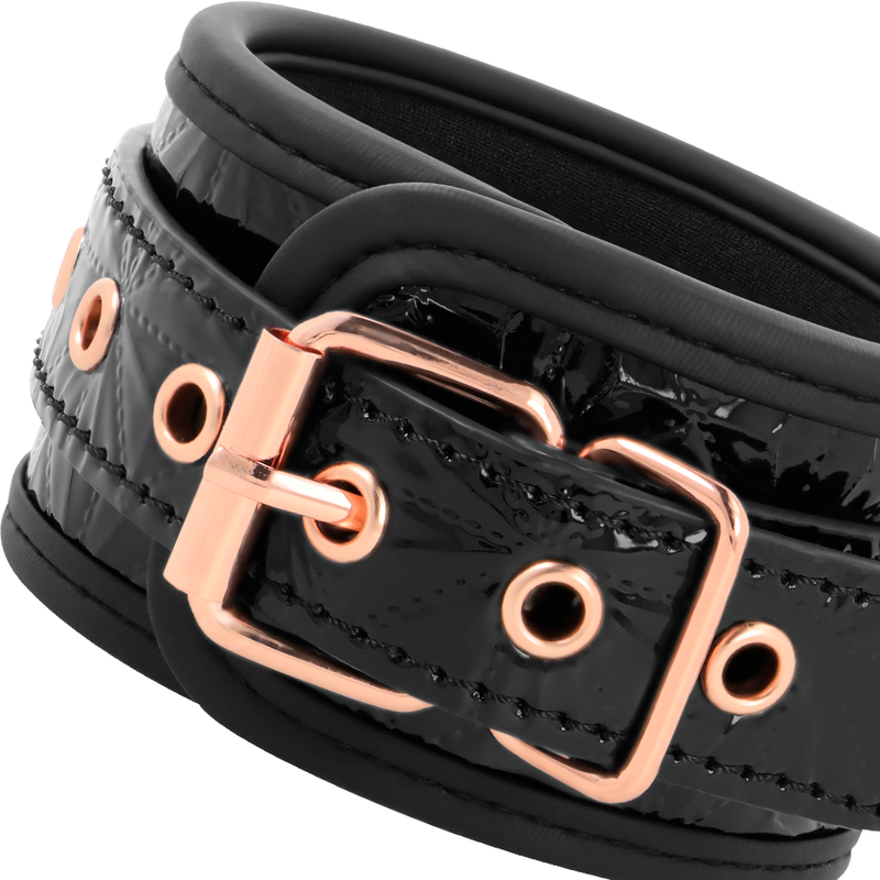 Bracelet de cheville de soumission en cuir végétalien avec doublure intérieure, sangle réglable avec chaîne dorée Begme Black Edition