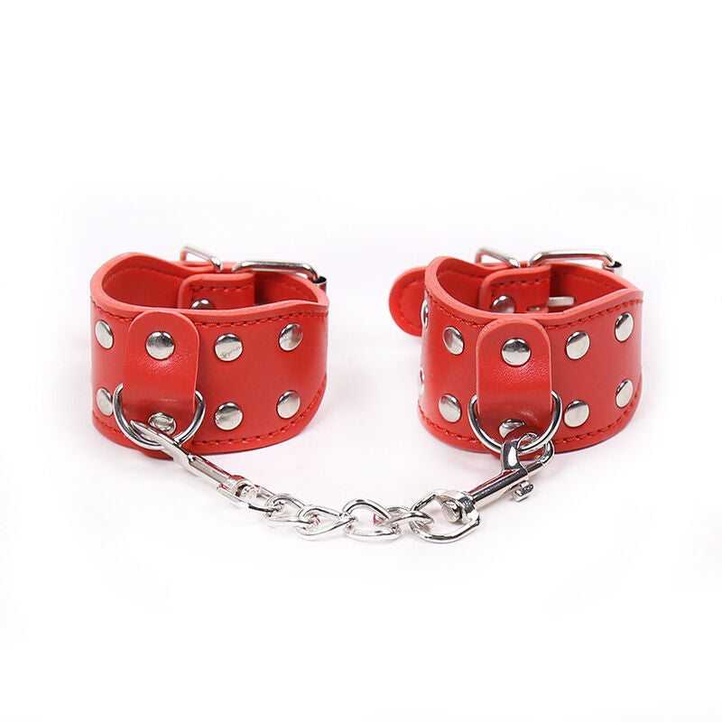 Manette polsiere in pelle rossa con borchie catena e ganci metallici bondage 