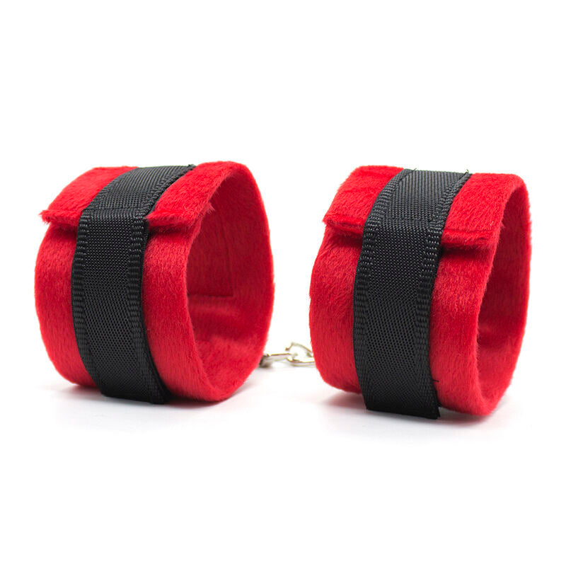 set bondage sadomaso rosso nero con maschera manette frusta spolverino pinzette capezzoli 5 pezzi ohmama fetish