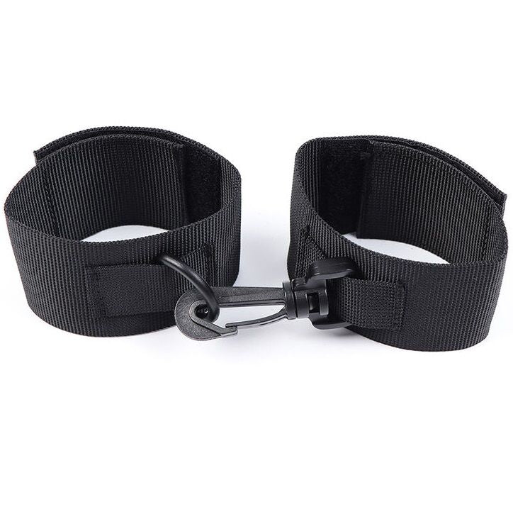 Manette polsiere in nylon con strappo con moschettone in metallo bondage 