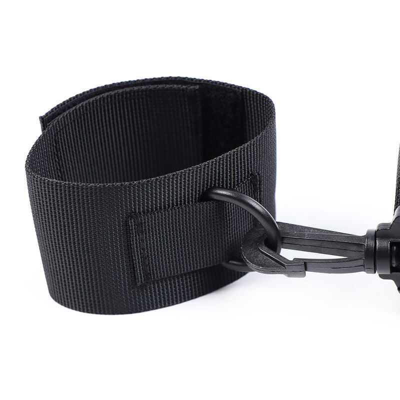 Poignets en nylon avec déchirure avec mousqueton en métal Bondage