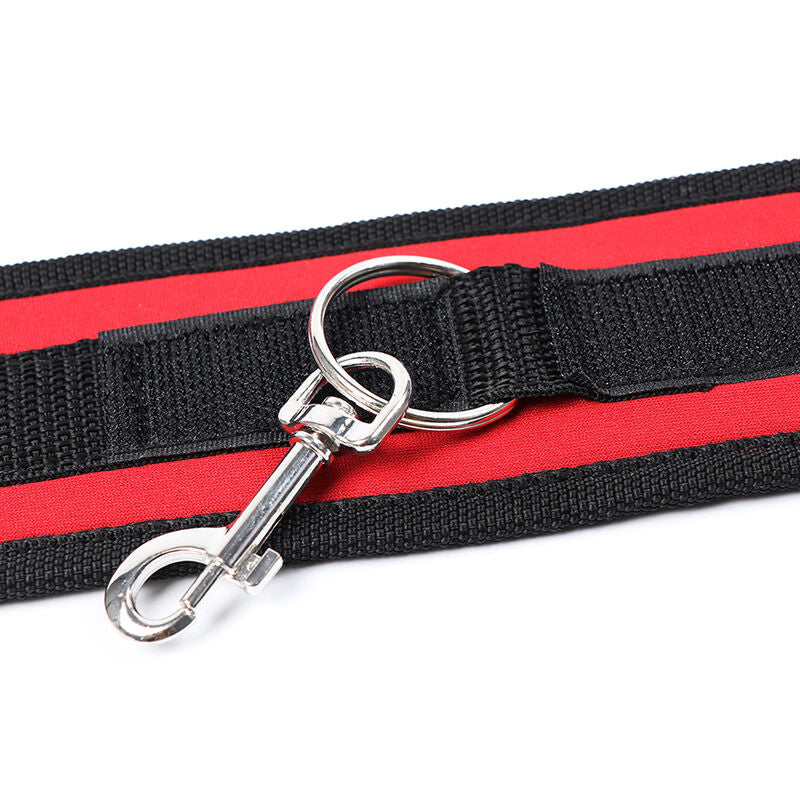 Manette Polsiere In Nylon Rosso E Nero Con Ganci Di Trazione E Moschettone In Metallo Bondage