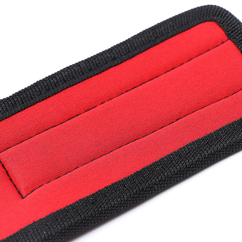 Manette Polsiere In Nylon Rosso E Nero Con Ganci Di Trazione E Moschettone In Metallo Bondage