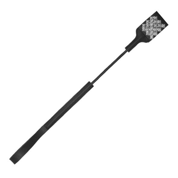 Frustino bondage in pelle nera con borchie metalliche e manico antiscivolo per giochi fetish Sex & Mischief