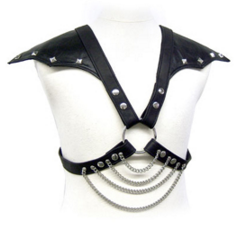 Corpetto pettorina in pelle con copertura spalle a forma di ali con borchie e catene regolabile fetish bdsm