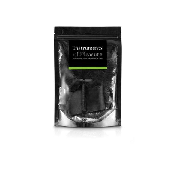 Set giochi erotici con accessori di piacere sensoriale spolverino manette maschera raso Bijoux Indiscrets